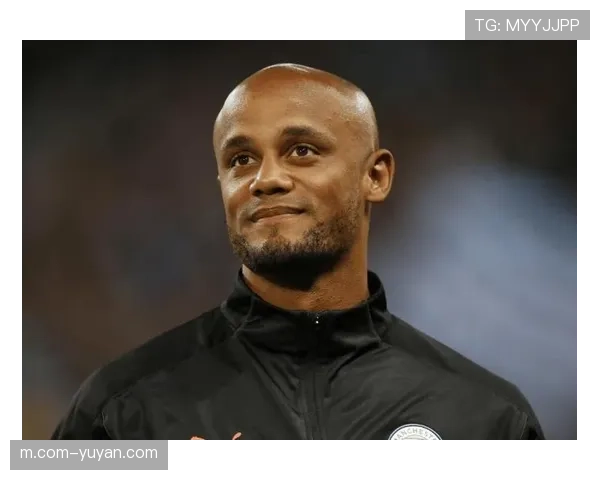 拜仁少一人作战仍零封圣吉罗斯 孔帕尼打造铁血防守体系 拜仁少一人作战仍零封圣吉罗斯 孔帕尼打造铁血防守体系